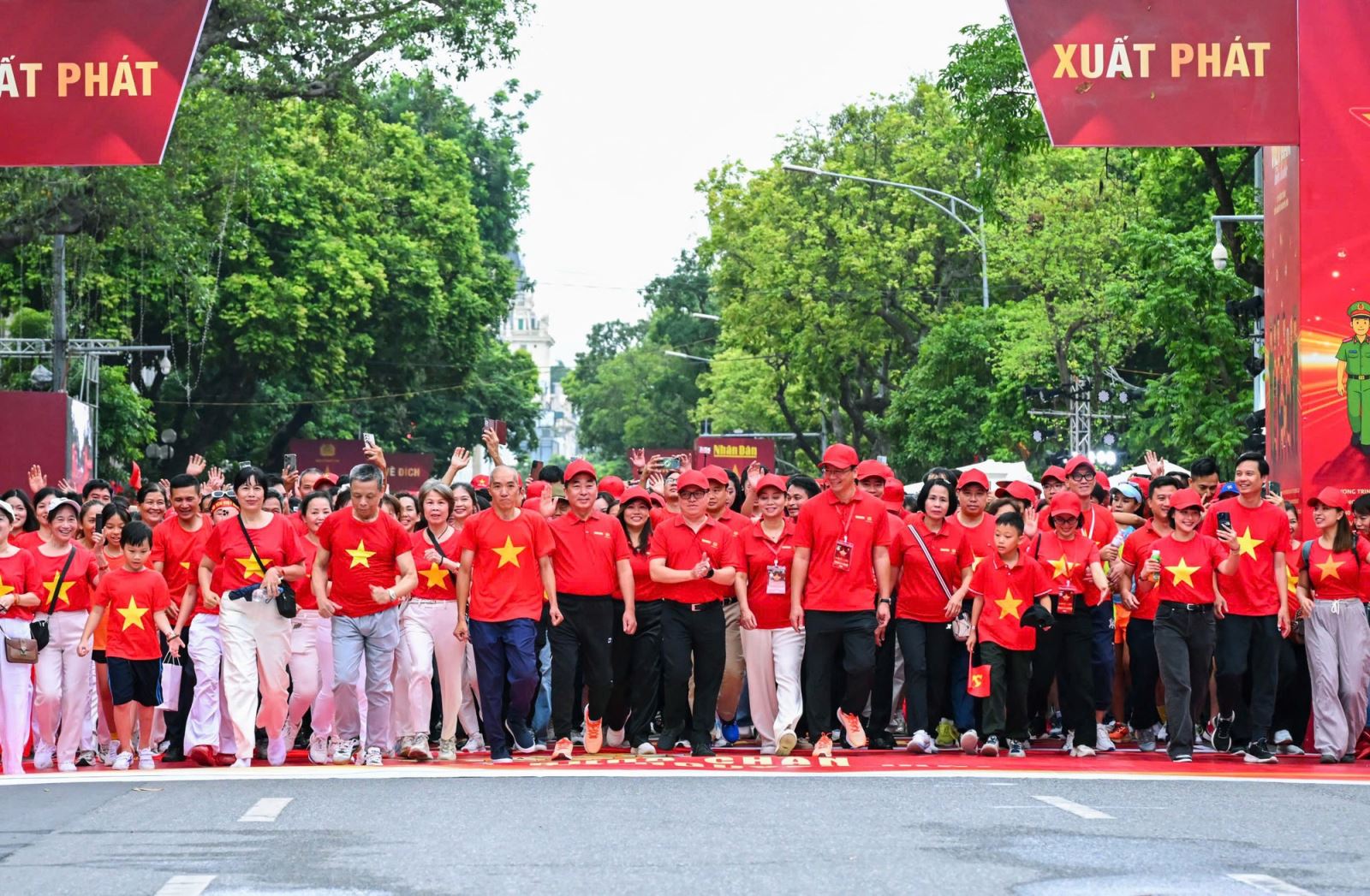 Hơn 1 triệu người cùng đi bộ vì một Việt Nam đoàn kết, hùng cường tiến vào kỷ nguyên mới- Ảnh 5.