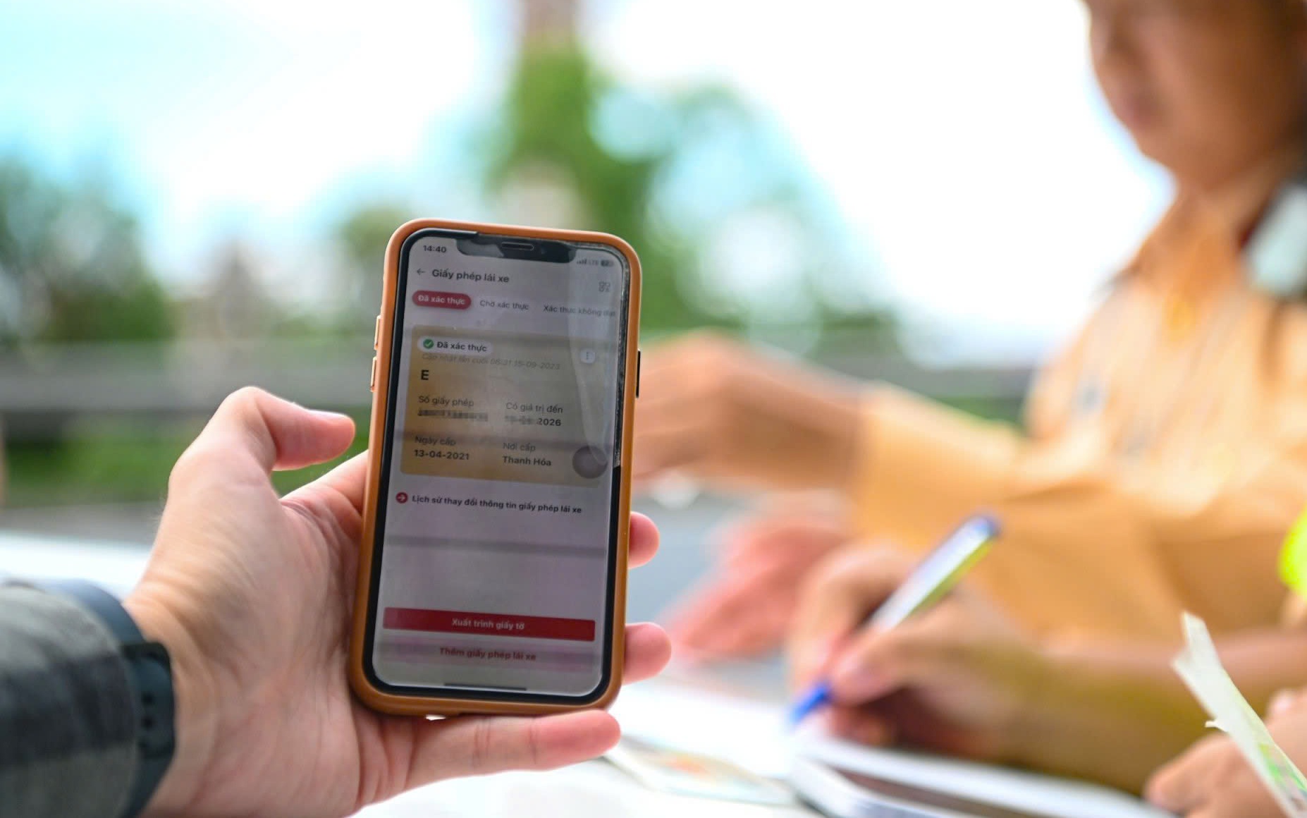 Người dân có thể báo thẳng Cục trưởng Cục CSGT nếu cán bộ CSGT không chấp nhận GPLX  điện tử
