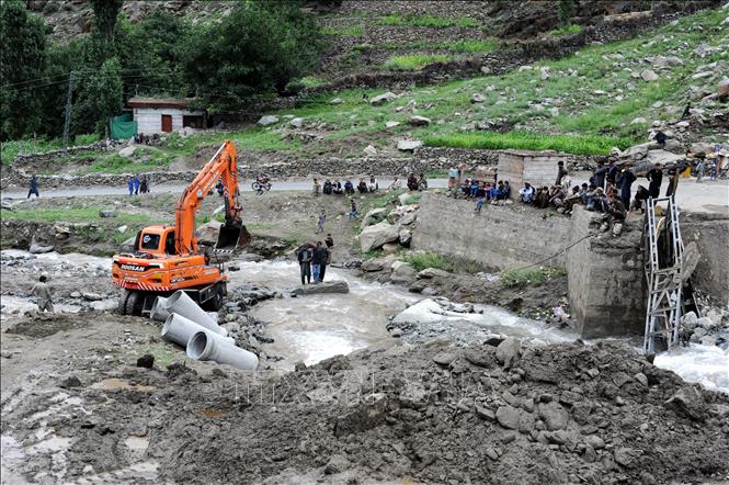 Mưa lớn và lũ quét tại Pakistan khiến 321 người thiệt mạng trong 48 giờ qua- Ảnh 1.