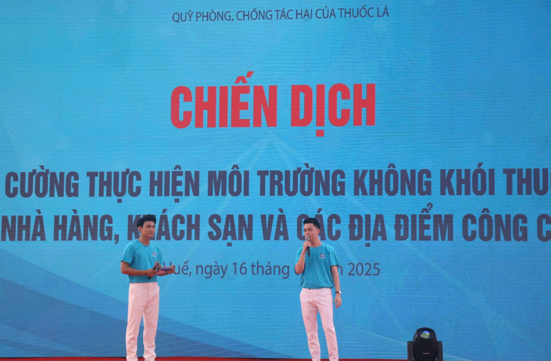 Thuốc lá là một trong những yếu tố nguy cơ hàng đầu dẫn đến gánh nặng bệnh tật- Ảnh 2. Thuốc lá là một trong những yếu tố nguy cơ hàng đầu dẫn đến gánh nặng bệnh tật- Ảnh 2.