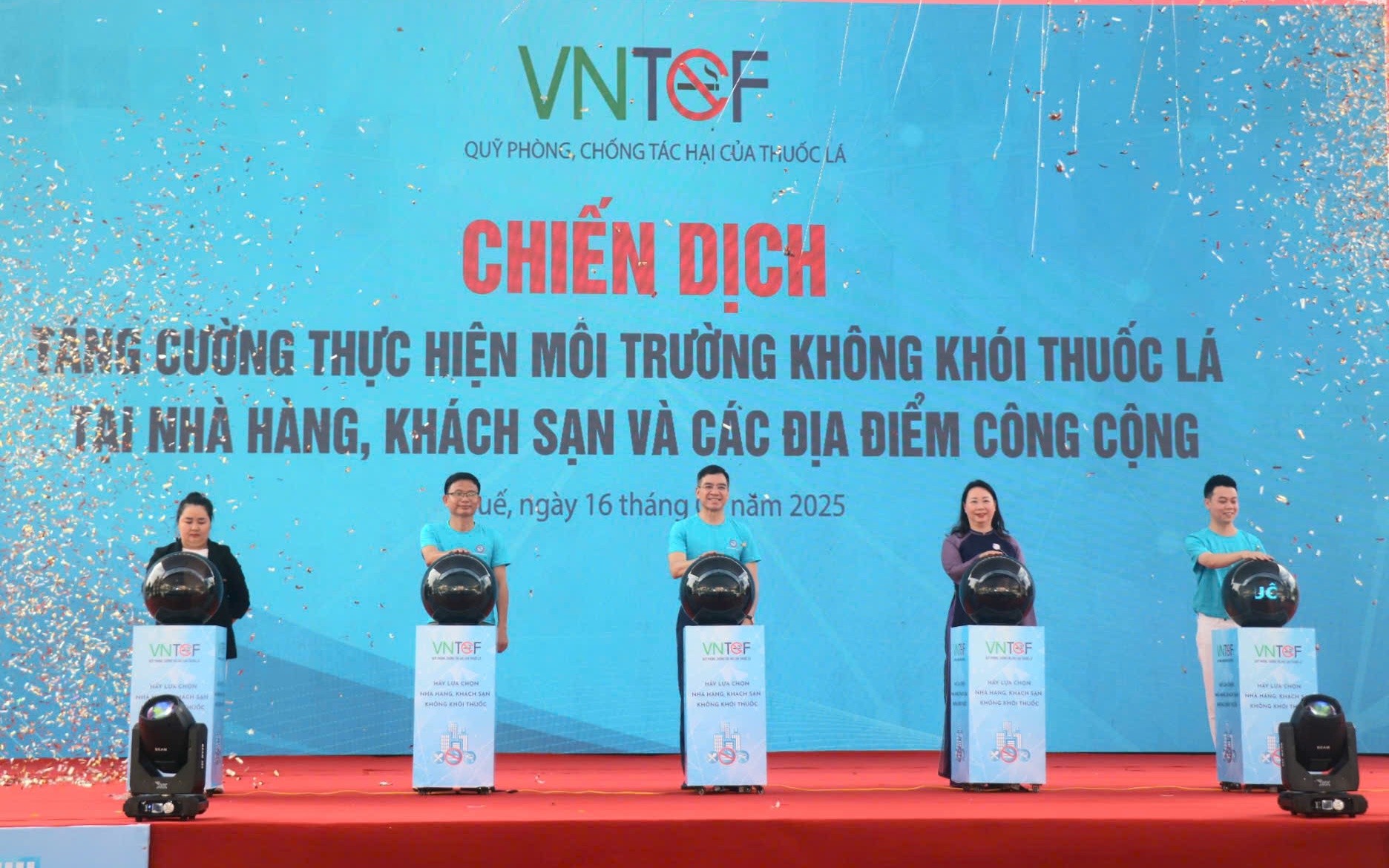 Tăng cường thực hiện môi trường không khói thuốc lá tại nhà hàng, khách sạn và địa điểm công cộng