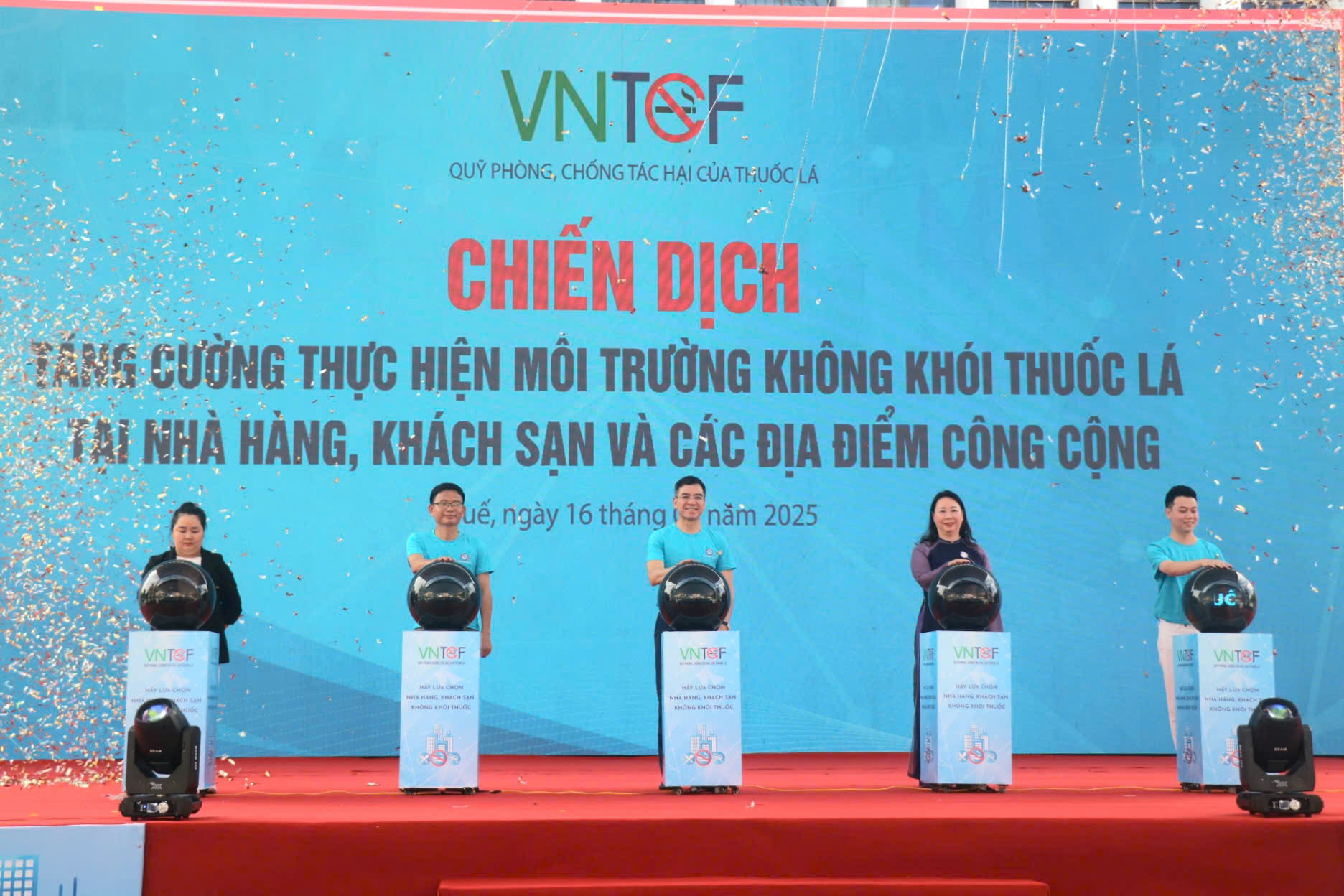 Tăng cường thực hiện môi trường không khói thuốc lá tại nhà hàng, khách sạn và địa điểm công cộng- Ảnh 3.