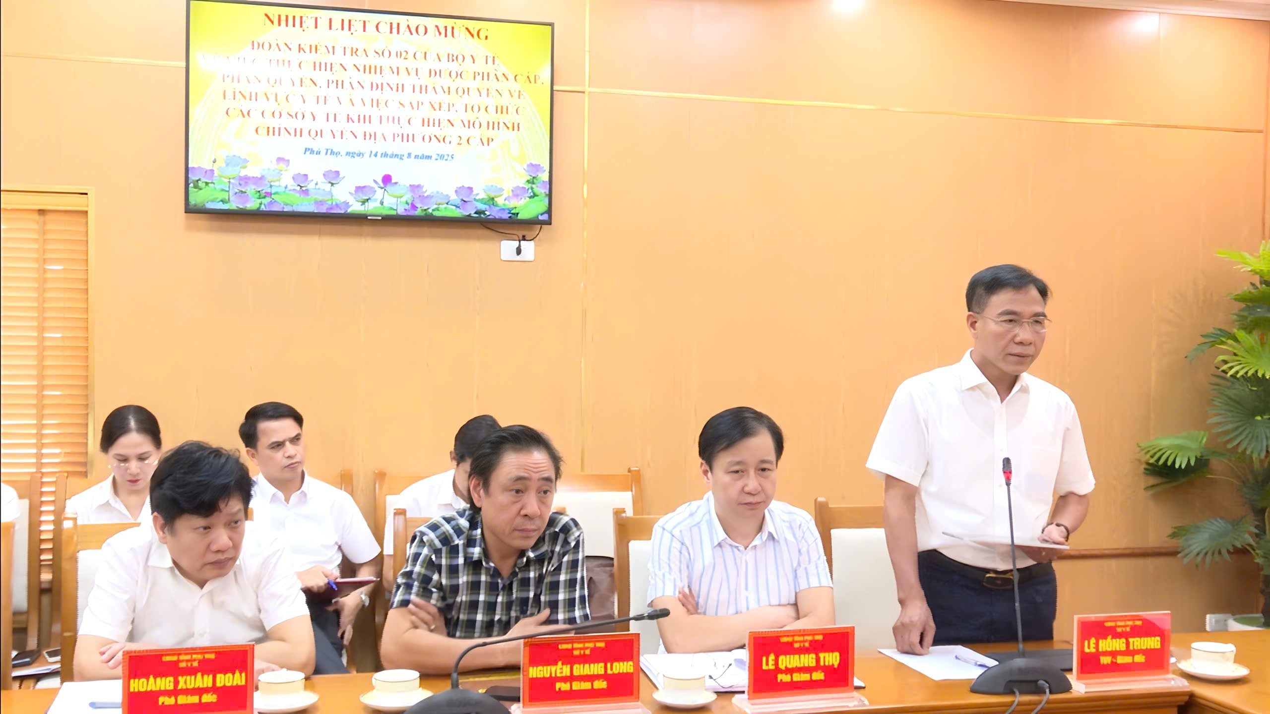 Bộ Y tế kiểm tra việc sắp xếp tổ chức cơ sở y tế khi thực hiện chính quyền địa phương 2 cấp 
- Ảnh 2.