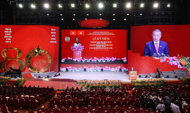 Lễ kỷ niệm 80 năm Ngày truyền thống Công an nhân dân và đón nhận Huân chương Sao Vàng lần thứ 5- Ảnh 3. Lễ kỷ niệm 80 năm Ngày truyền thống Công an nhân dân và đón nhận Huân chương Sao Vàng lần thứ 5- Ảnh 3.