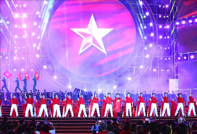 Chương trình nghệ thuật 'Tự hào là người Việt Nam': Hành trình kết nối triệu trái tim Việt- Ảnh 2. Chương trình nghệ thuật 'Tự hào là người Việt Nam': Hành trình kết nối triệu trái tim Việt- Ảnh 2.