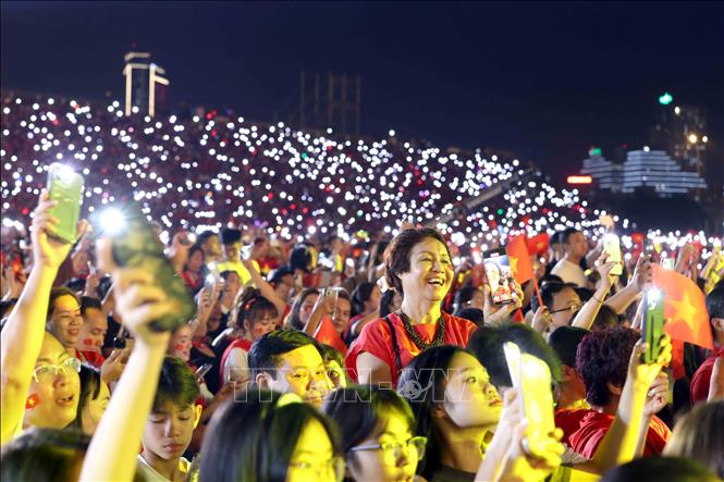 Chương trình nghệ thuật 'Tự hào là người Việt Nam': Hành trình kết nối triệu trái tim Việt- Ảnh 5. Chương trình nghệ thuật 'Tự hào là người Việt Nam': Hành trình kết nối triệu trái tim Việt- Ảnh 5.