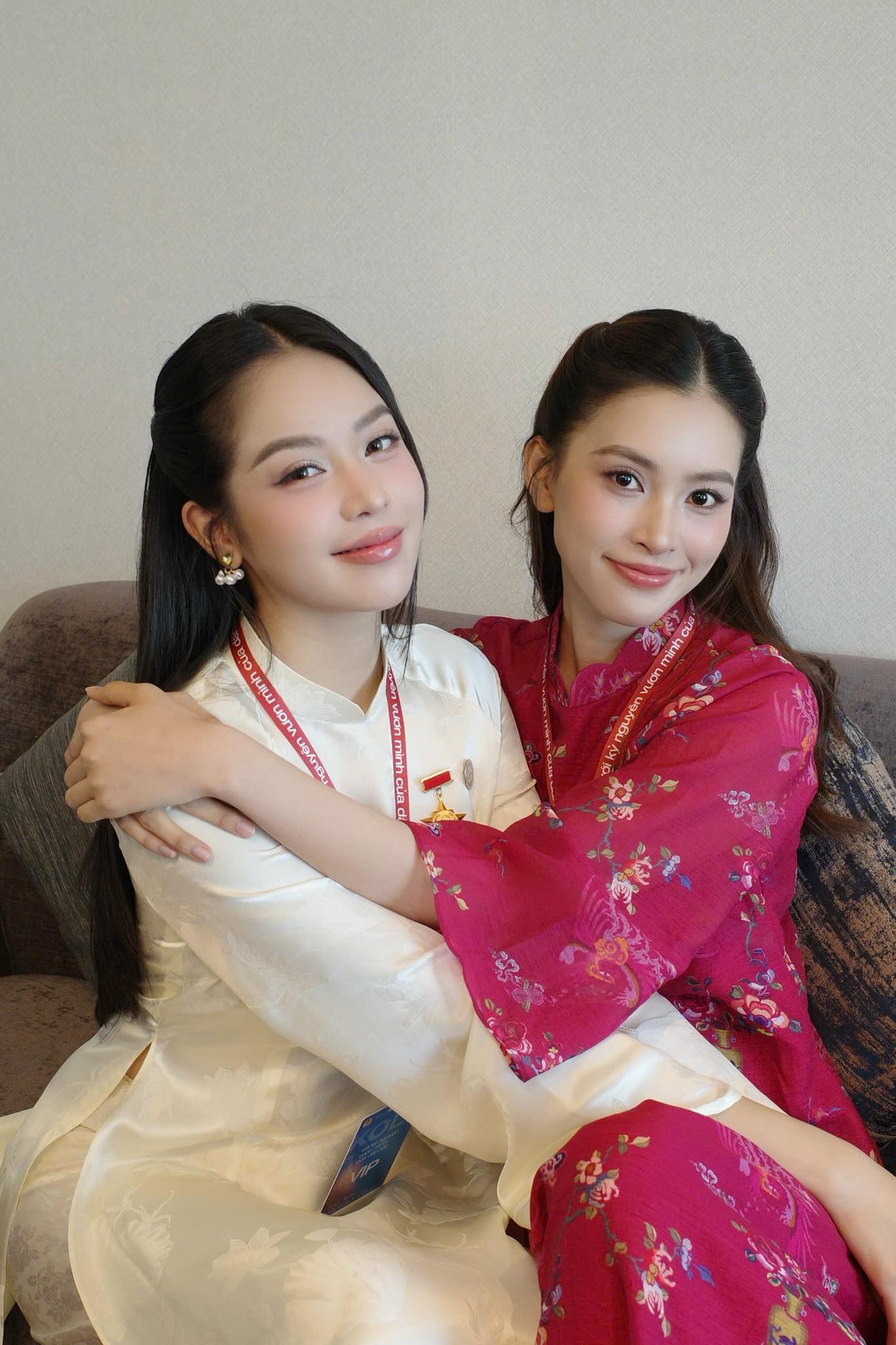 Khoảnh khắc 2 Hoa hậu Việt Nam đọ sắc 'gây sốt'- Ảnh 2.
