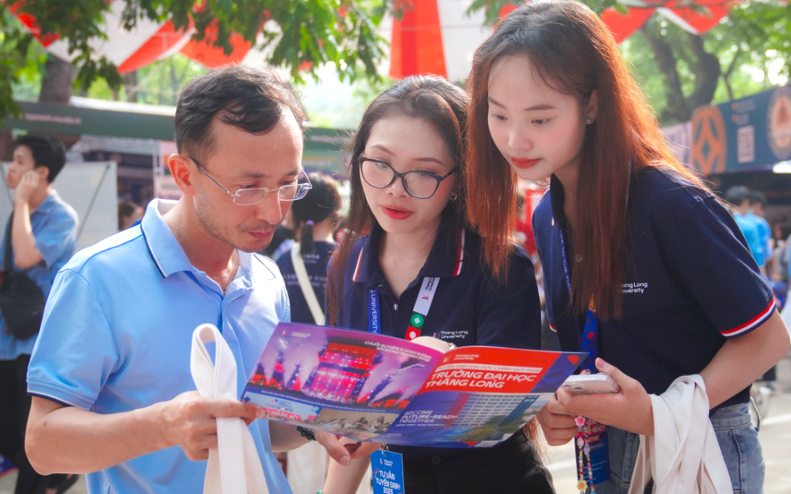 Đếm ngược giờ G: Thí sinh nóng lòng chờ điểm chuẩn đại học 2025