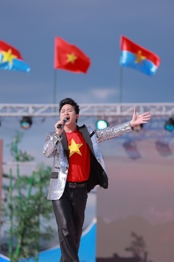 Tùng Dương: Cát-sê cho một bài hát về tình yêu quê hương đất nước là vô giá- Ảnh 2.