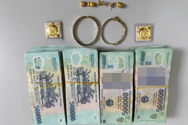 Đà Nẵng: Bắt giữ 2 nghi phạm người Trung Quốc trộm 600 triệu đồng - Ảnh 2. Đà Nẵng: Bắt giữ 2 nghi phạm người Trung Quốc trộm 600 triệu đồng - Ảnh 2.