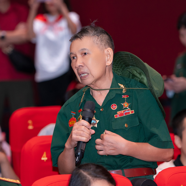 Cựu chiến binh chiến trường Quảng Trị xúc động trước 'Mưa đỏ': Đồng nghiệp tôi nằm ở Thành cổ có lẽ đang mỉm cười mãn nguyện- Ảnh 2. Cựu chiến binh chiến trường Quảng Trị xúc động trước 'Mưa đỏ': Đồng nghiệp tôi nằm ở Thành cổ có lẽ đang mỉm cười mãn nguyện- Ảnh 2.