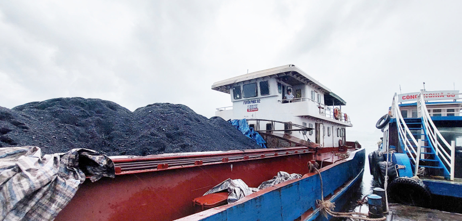 Va trúng đá ngầm trên biển, tàu hàng bị đắm, 5 nạn nhân thoát nạn- Ảnh 1. Va trúng đá ngầm trên biển, tàu hàng bị đắm, 5 nạn nhân thoát nạn- Ảnh 1.