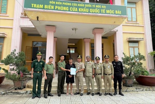 Bắt quản lý cấp cao đường dây lừa đảo 972 tỷ đồng- Ảnh 1. Bắt quản lý cấp cao đường dây lừa đảo 972 tỷ đồng- Ảnh 1.