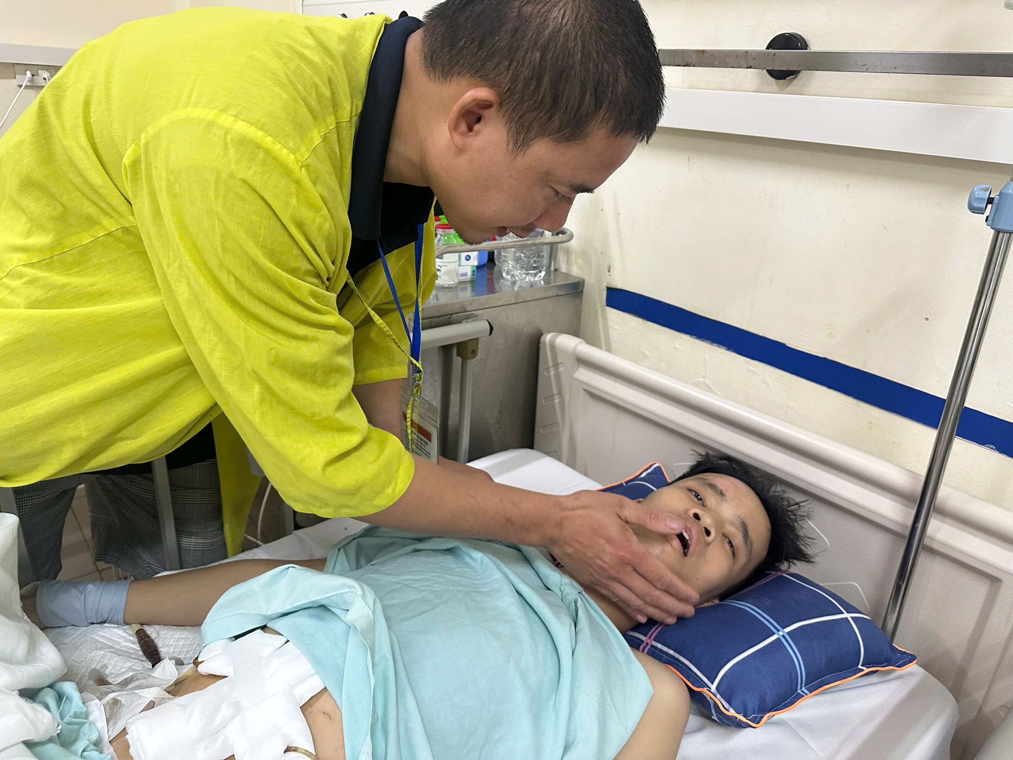 Xót xa gia cảnh nam thanh niên 16 tuổi người Dao bị đa chấn thương sau tai nạn giao thông- Ảnh 2.