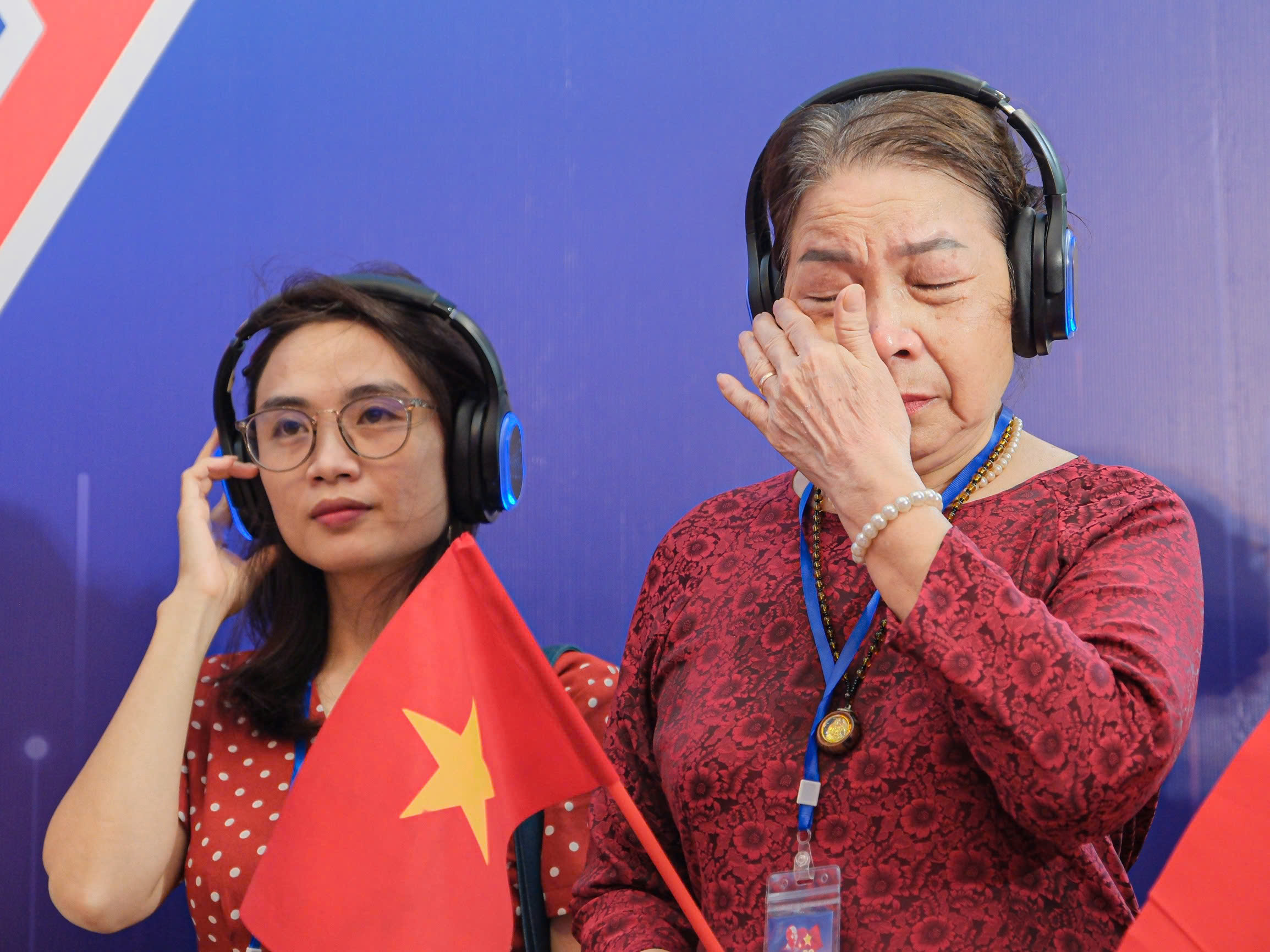 Trải nghiệm VR 'Trở về thời khắc thiêng liêng': Sống lại khoảnh khắc Quốc khánh 2/9/1945- Ảnh 8. Trải nghiệm VR 'Trở về thời khắc thiêng liêng': Sống lại khoảnh khắc Quốc khánh 2/9/1945- Ảnh 8.