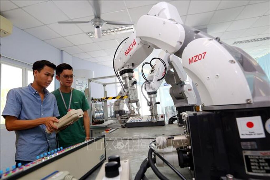 Viết tiếp trang sử hào hùng, bảo vệ vững chắc thành quả cách mạng- Ảnh 5.