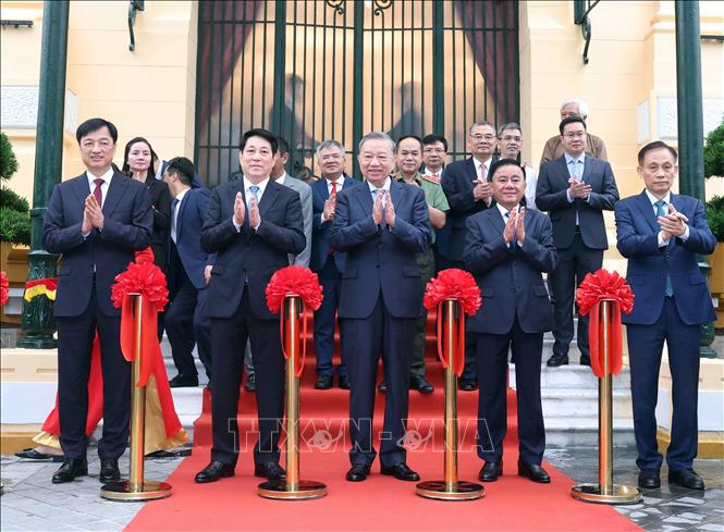 Tổng Bí thư và Chủ tịch nước dự Lễ bàn giao Trụ sở làm việc Cơ quan Chủ tịch nước- Ảnh 2. Tổng Bí thư và Chủ tịch nước dự Lễ bàn giao Trụ sở làm việc Cơ quan Chủ tịch nước- Ảnh 2.