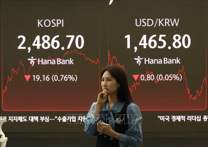 Biểu thuế quan mới của Mỹ chi phối nhiều sàn chứng khoán- Ảnh 1. Biểu thuế quan mới của Mỹ chi phối nhiều sàn chứng khoán- Ảnh 1.