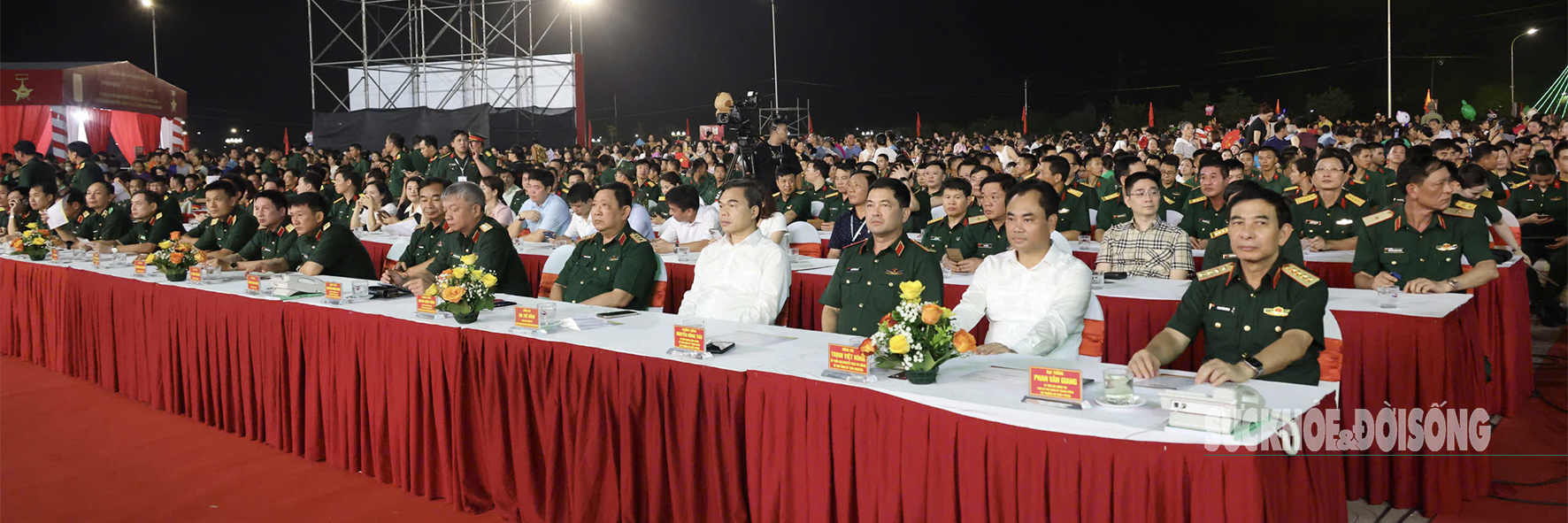 ‘Mạch nguồn vinh quang’ - Bản hùng ca tình quân dân- Ảnh 1. ‘Mạch nguồn vinh quang’ - Bản hùng ca tình quân dân- Ảnh 1.