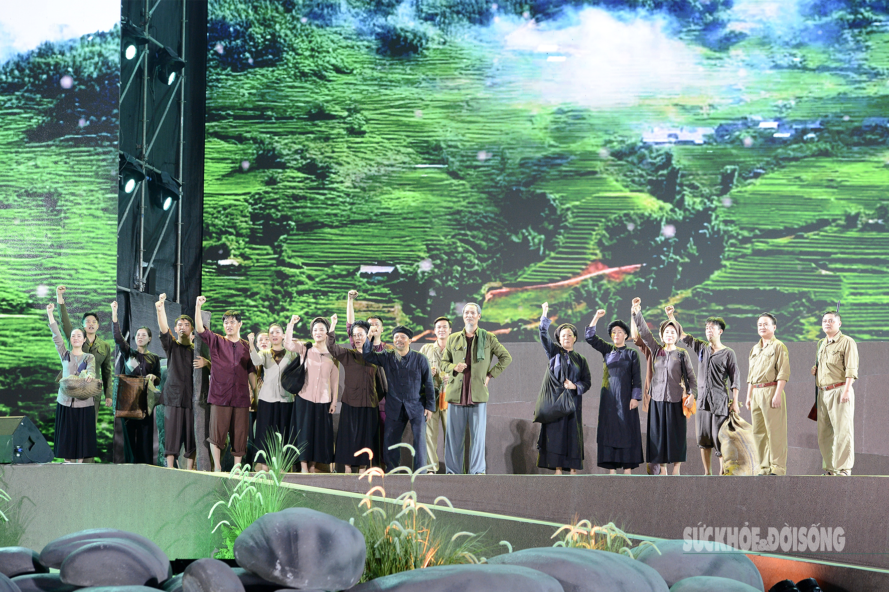 ‘Mạch nguồn vinh quang’ - Bản hùng ca tình quân dân- Ảnh 3. ‘Mạch nguồn vinh quang’ - Bản hùng ca tình quân dân- Ảnh 3.