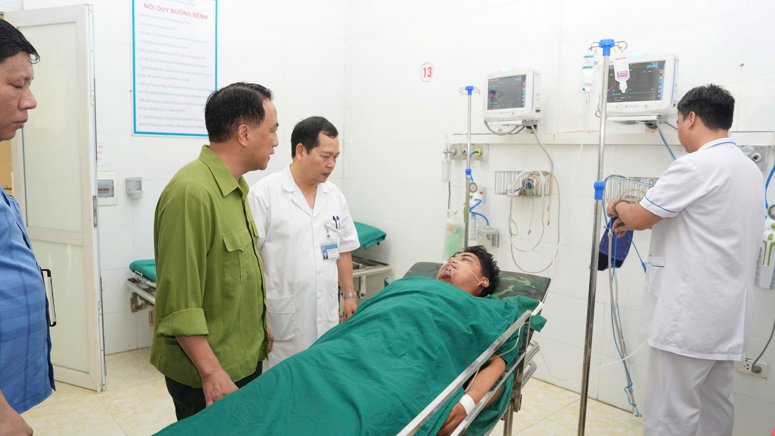 Bộ Y tế: Tập trung nhân lực, hội chẩn chuyên gia đầu ngành cứu chữa các nạn nhân do sạt lở ở Điện Biên- Ảnh 1. Bộ Y tế: Tập trung nhân lực, hội chẩn chuyên gia đầu ngành cứu chữa các nạn nhân do sạt lở ở Điện Biên- Ảnh 1.