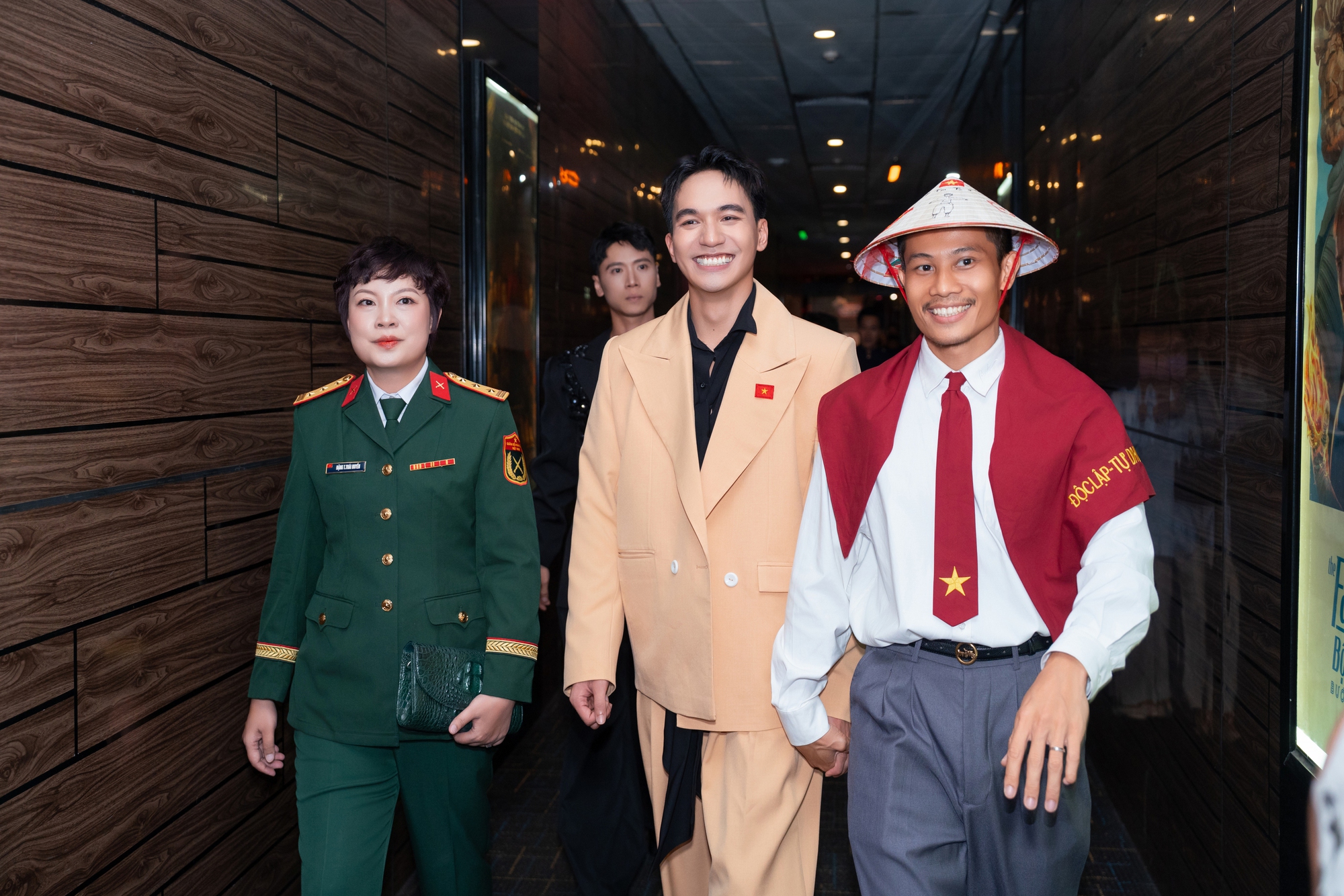 Đạo diễn 'Mưa đỏ': Nếu làm đúng nguyên tác của nhà văn Chu Lai, khán giả sẽ không chịu đựng nổi- Ảnh 1.