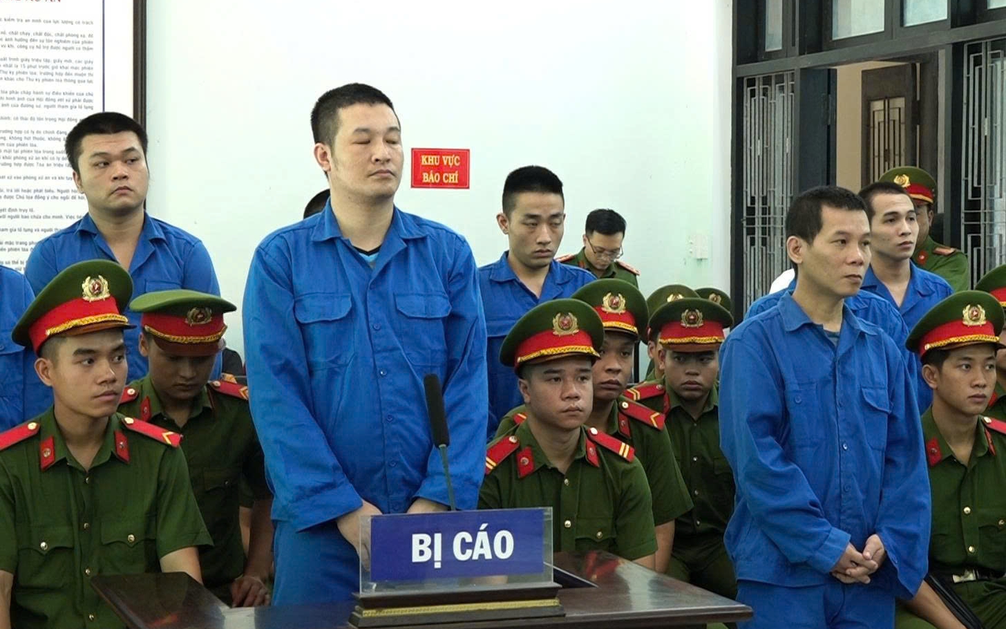 Gã đàn ông biến nhà ở thành 'boong ke' đặc biệt, bán lẻ ma túy- Ảnh 3.