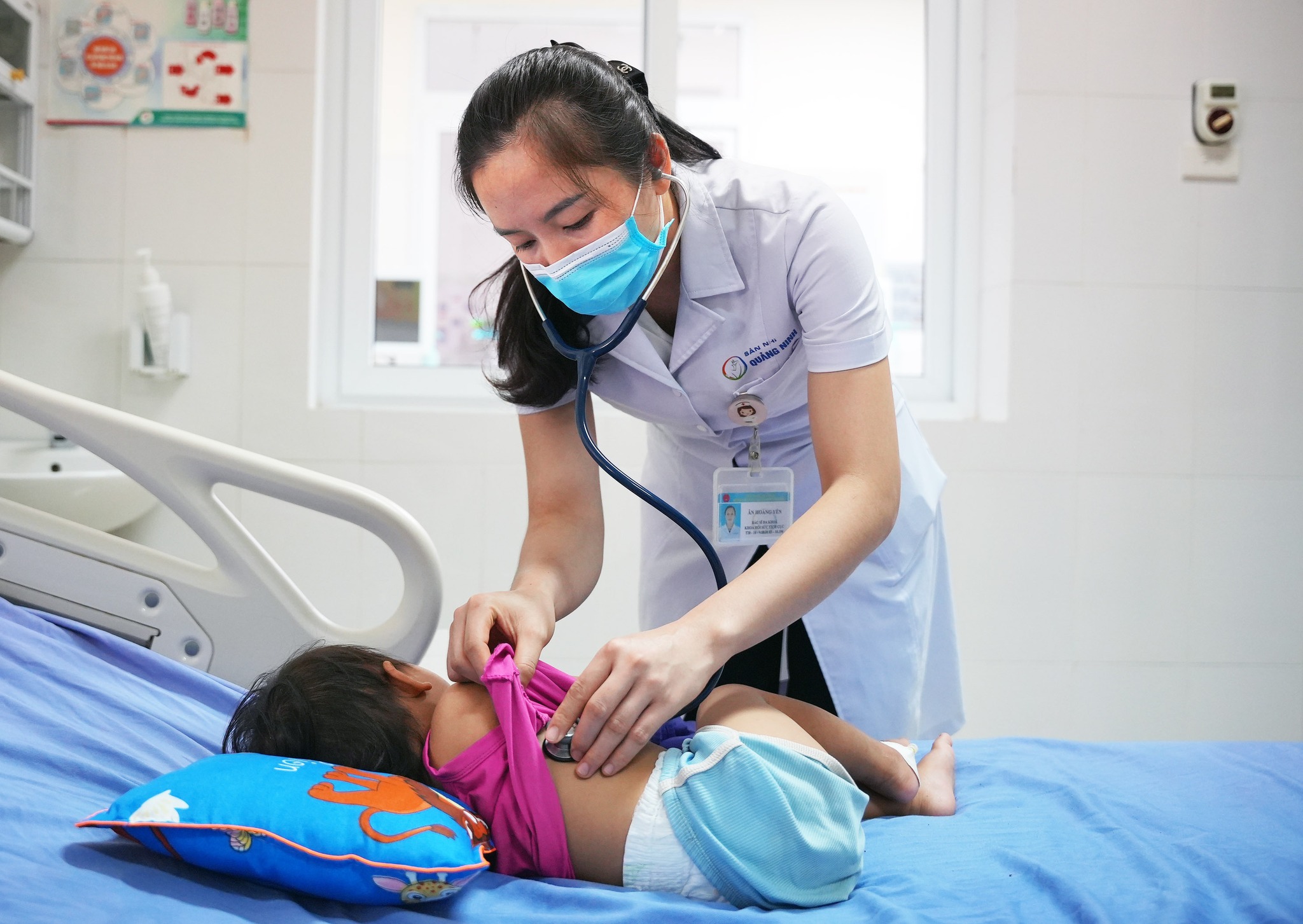 Cứu sống cháu bé 21 tháng tuổi bị rắn độc cắn- Ảnh 1.