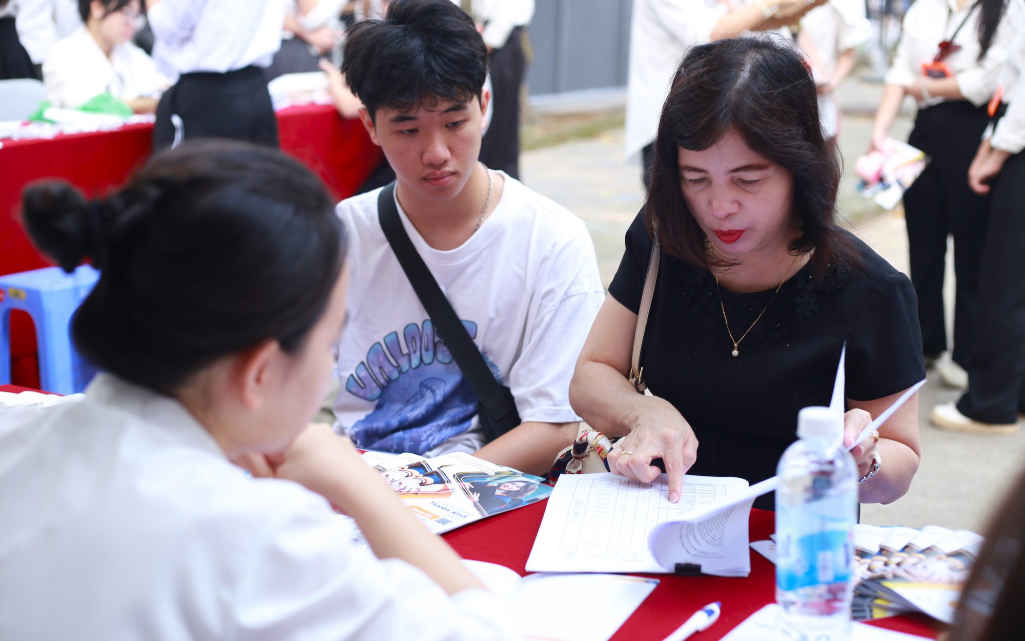 Vì sao Bộ GD&ĐT lùi thời gian công bố điểm chuẩn năm 2025?