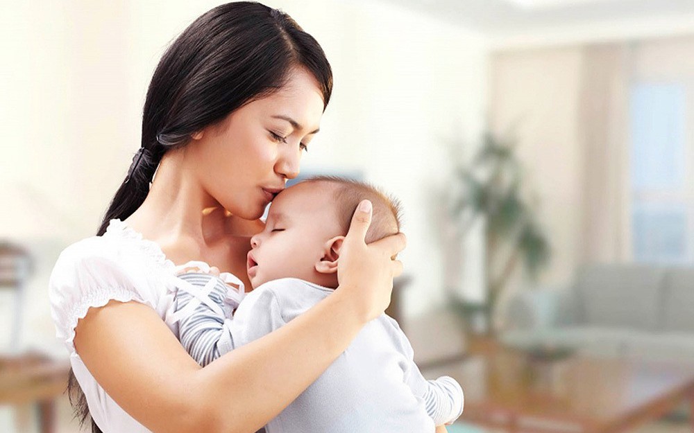 [Infographic] Cái ôm đầu tiên: Lợi ích diệu kỳ của phương pháp da kề da cho mẹ và bé