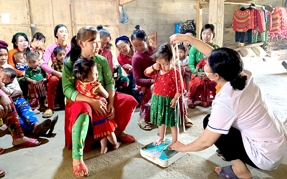 Can thiệp dinh dưỡng trong 1000 ngày đầu đời để trẻ phát triển tốt nhất