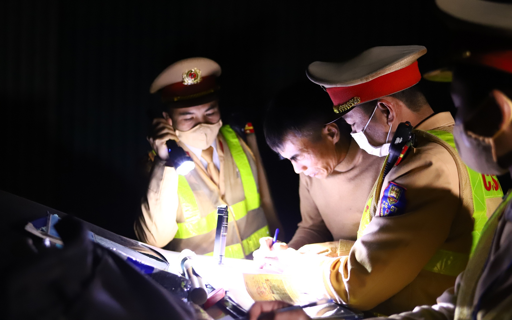 Vi phạm giao thông bị phạt lao động công ích: Còn nhiều ý kiến trái chiều