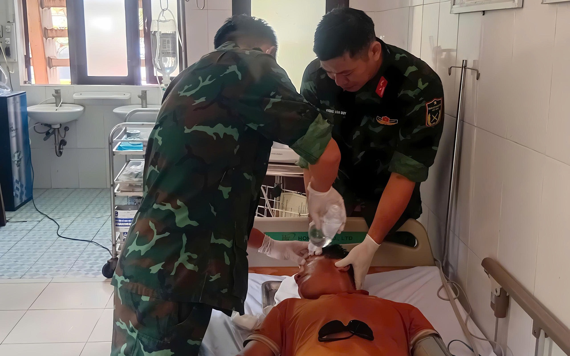 Một người hôn mê sau khi lặn sâu hơn 40m- Ảnh 3.