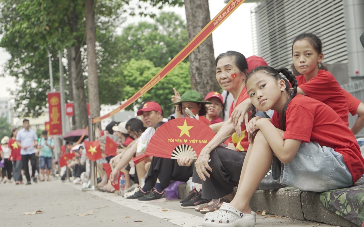 Hàng vạn người đổ về các tuyến phố quanh Quảng trường Ba Đình xem tổng hợp luyện diễu binh, diễu hành