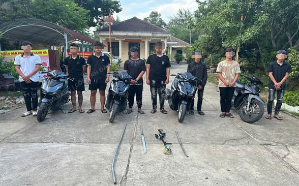 Che mặt, thay đổi màu xe, nhóm thanh thiếu niên vẫn 'sa lưới' sau 2 giờ gây án- Ảnh 1. Che mặt, thay đổi màu xe, nhóm thanh thiếu niên vẫn 'sa lưới' sau 2 giờ gây án- Ảnh 1.