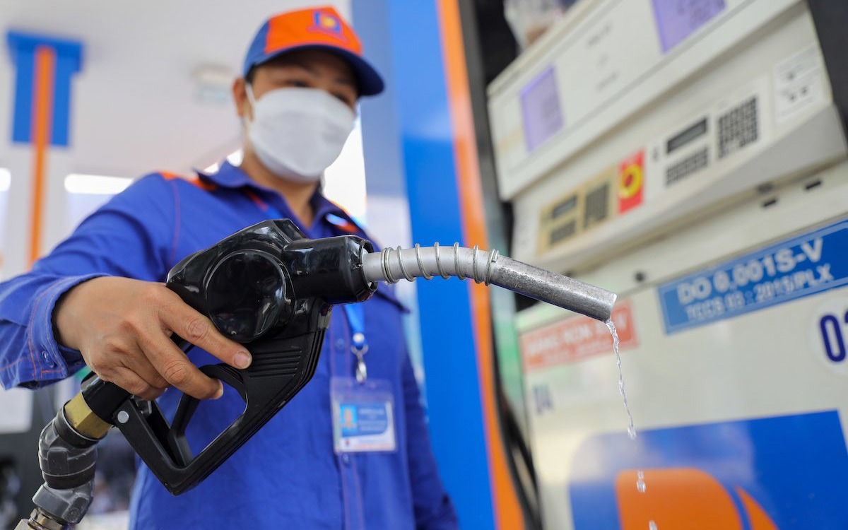 Giá xăng dầu tăng giảm đan xen, RON95 lên 20.092 đồng/lít