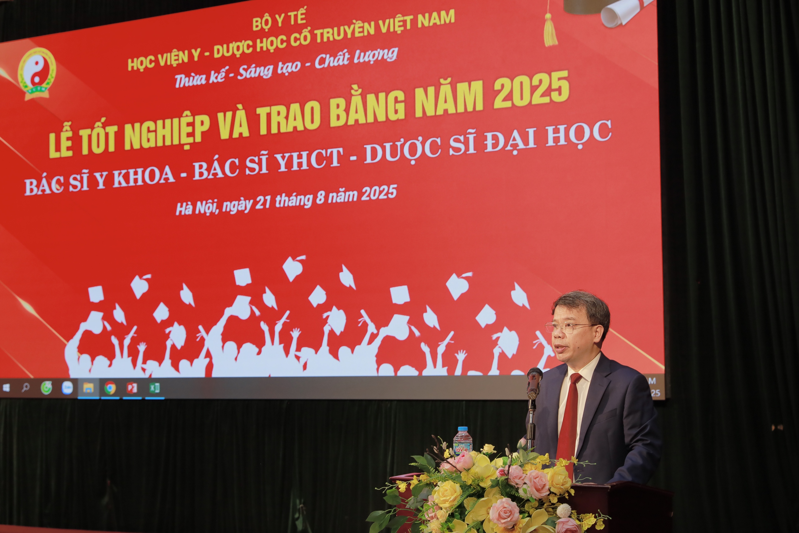 Thêm gần 800 nhân lực y, dược học cổ truyền chất lượng cao phục vụ chăm sóc sức khoẻ nhân dân- Ảnh 1.