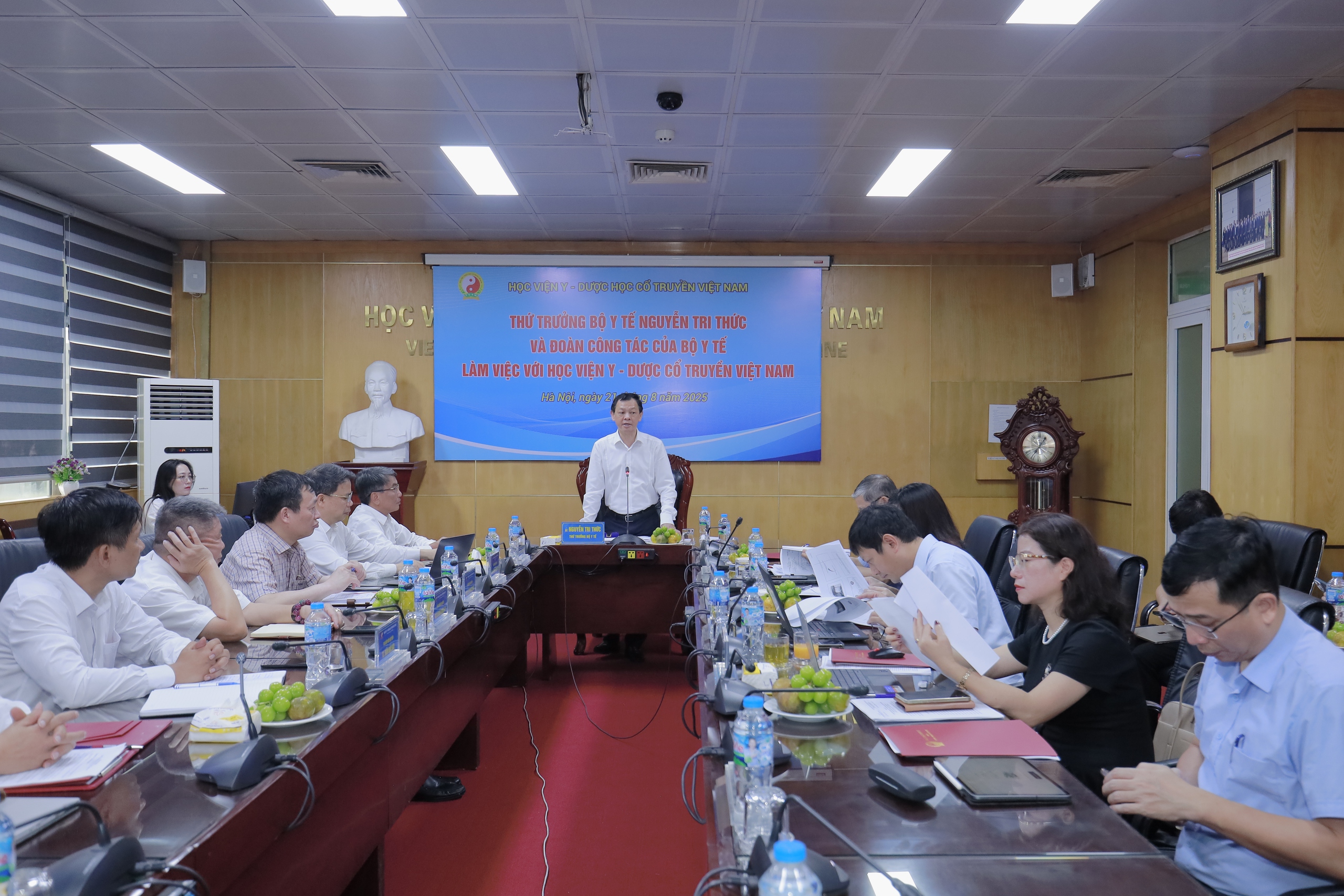 Tiếp tục đổi mới, đẩy mạnh ứng dụng công nghệ trong đào tạo nhân lực y dược học cổ truyền chất lượng cao - Ảnh 1.
