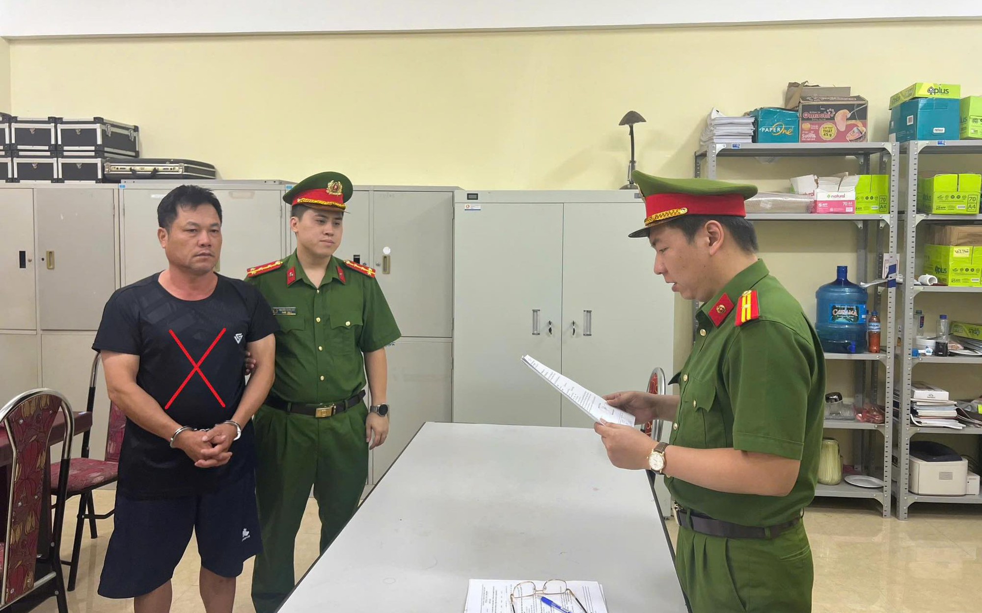 Nhóm thanh niên khống chế, ép đôi nam nữ lên xe ô tô để cướp 27 triệu đồng- Ảnh 2.