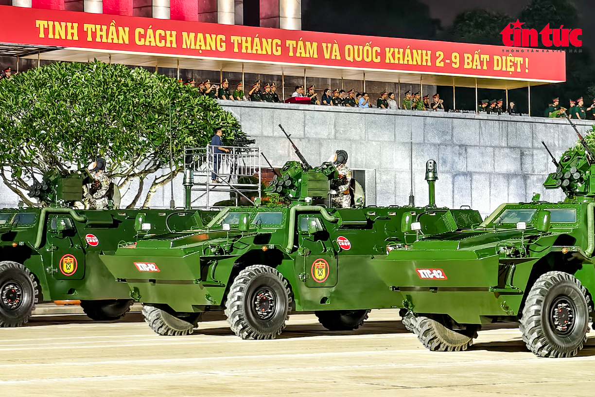 Sau 40 năm, dàn khí tài 'khủng' lại diễu hành trên Quảng trường Ba Đình- Ảnh 10.