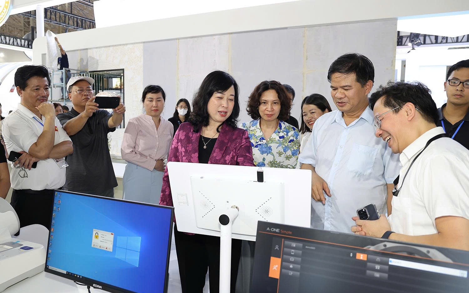 Bộ trưởng Đào Hồng Lan kiểm tra, đôn đốc tiến độ thực hiện Triển lãm thành tựu Y tế Việt Nam 