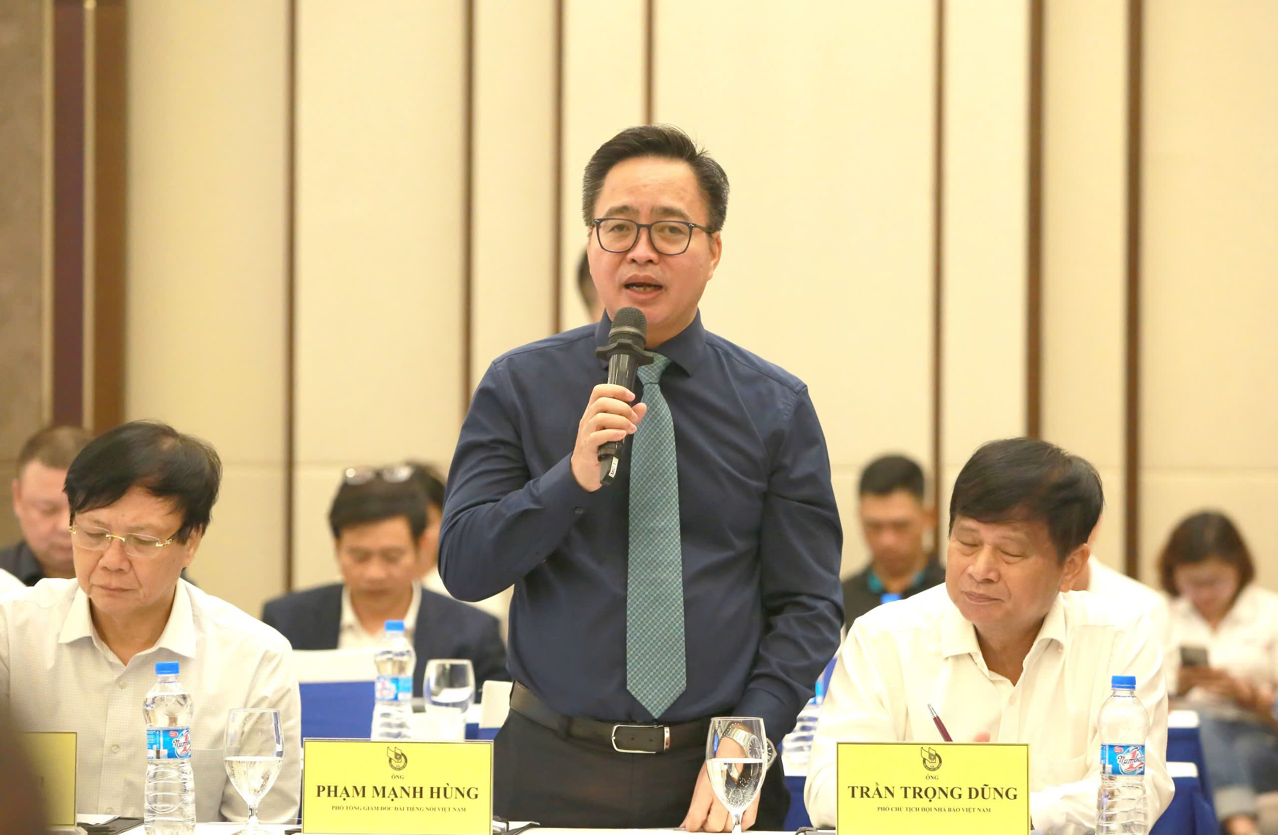 Diễn đàn Tổng biên tập 2025: Chuyển đổi số không chỉ là yêu cầu mà là sự sống còn đối với báo chí- Ảnh 5. Diễn đàn Tổng biên tập 2025: Chuyển đổi số không chỉ là yêu cầu mà là sự sống còn đối với báo chí- Ảnh 5.