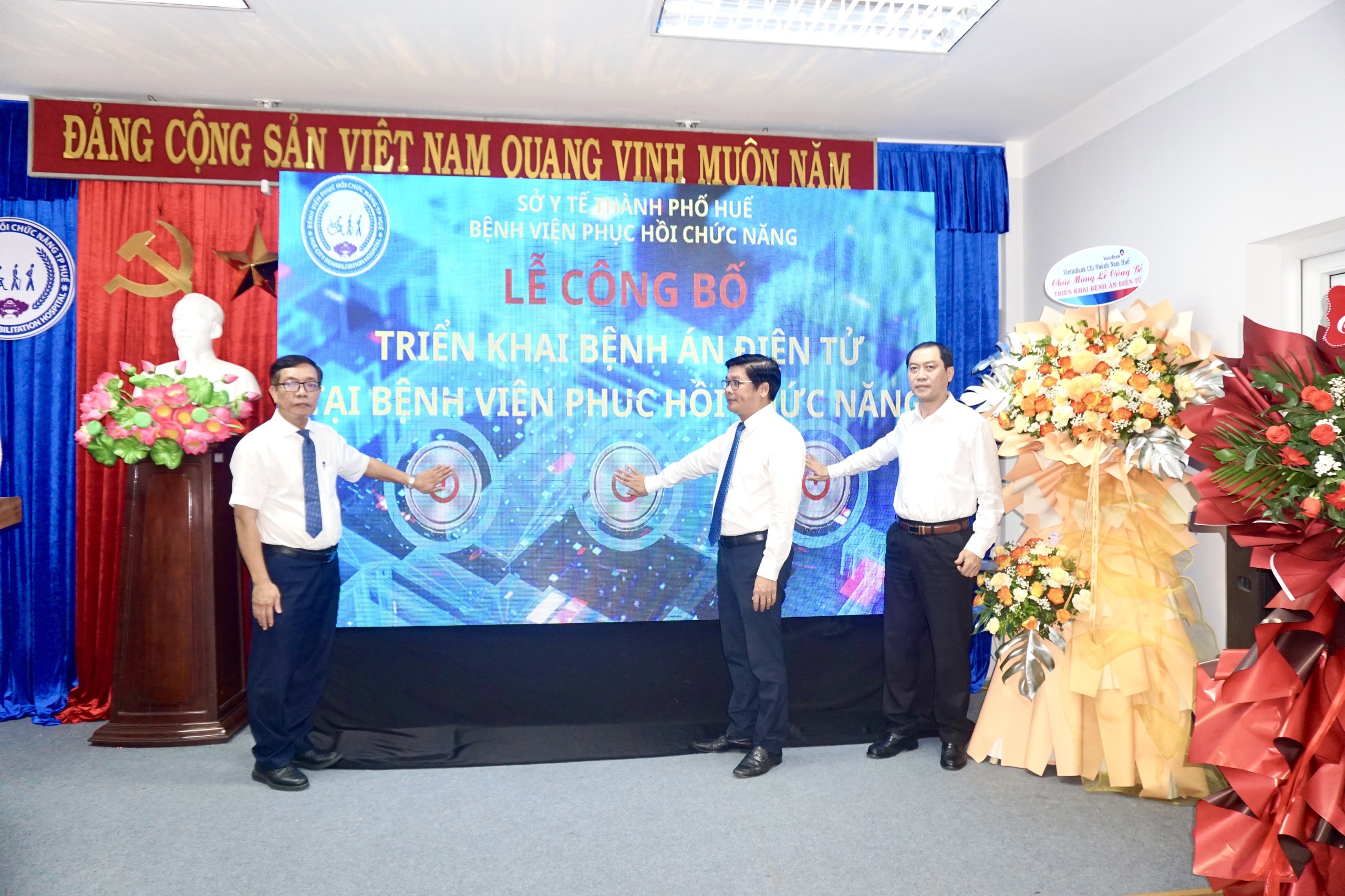 Ngành y tế Huế triển khai hồ sơ bệnh án điện tử để phục vụ người bệnh tốt hơn- Ảnh 1. Ngành y tế Huế triển khai hồ sơ bệnh án điện tử để phục vụ người bệnh tốt hơn- Ảnh 1.