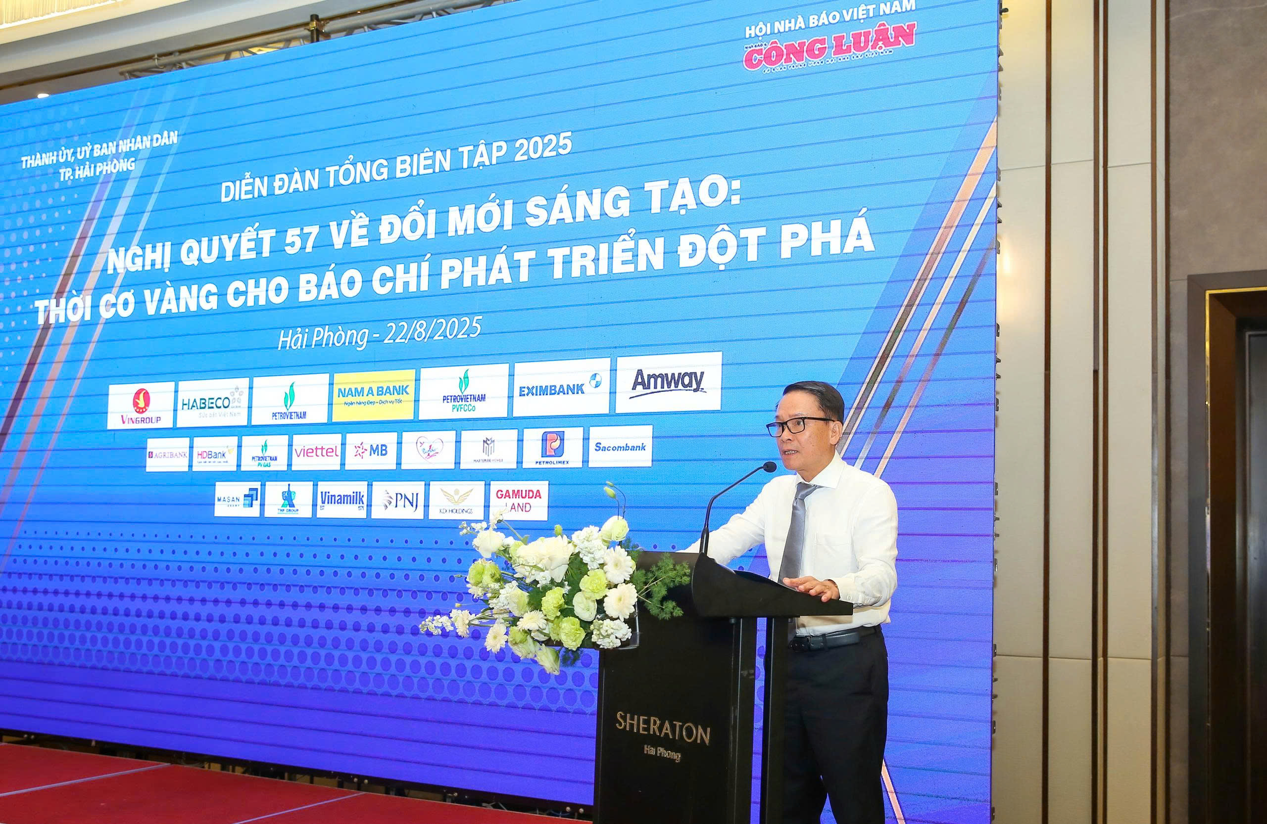 Diễn đàn Tổng biên tập 2025: Chuyển đổi số không chỉ là yêu cầu mà là sự sống còn đối với báo chí- Ảnh 2. Diễn đàn Tổng biên tập 2025: Chuyển đổi số không chỉ là yêu cầu mà là sự sống còn đối với báo chí- Ảnh 2.