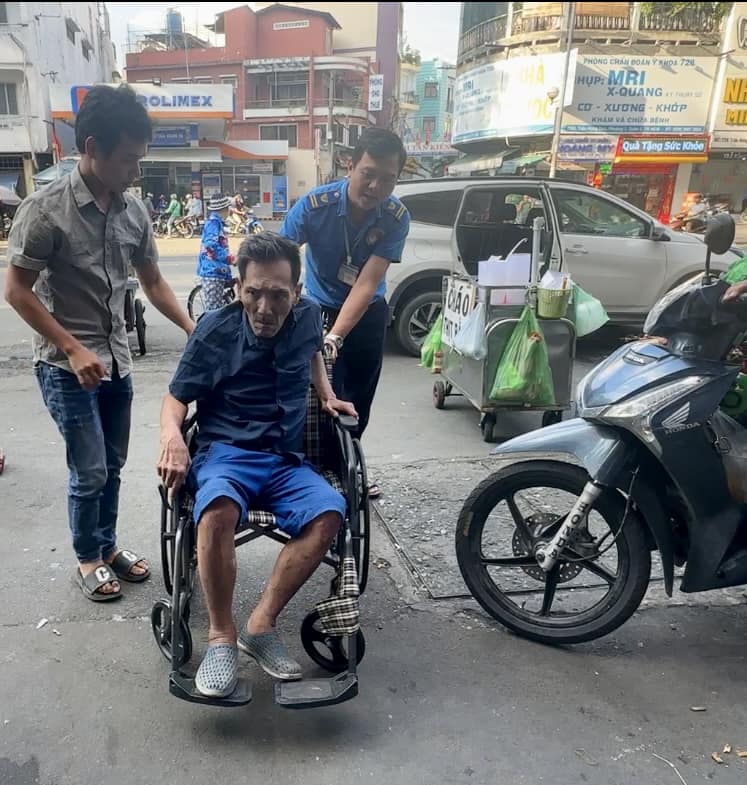 Tiết lộ bất ngờ về người em trai của Thương Tín, làm điều đáng ngưỡng mộ lúc anh trai sa sút, ốm yếu- Ảnh 1. Tiết lộ bất ngờ về người em trai của Thương Tín, làm điều đáng ngưỡng mộ lúc anh trai sa sút, ốm yếu- Ảnh 1.