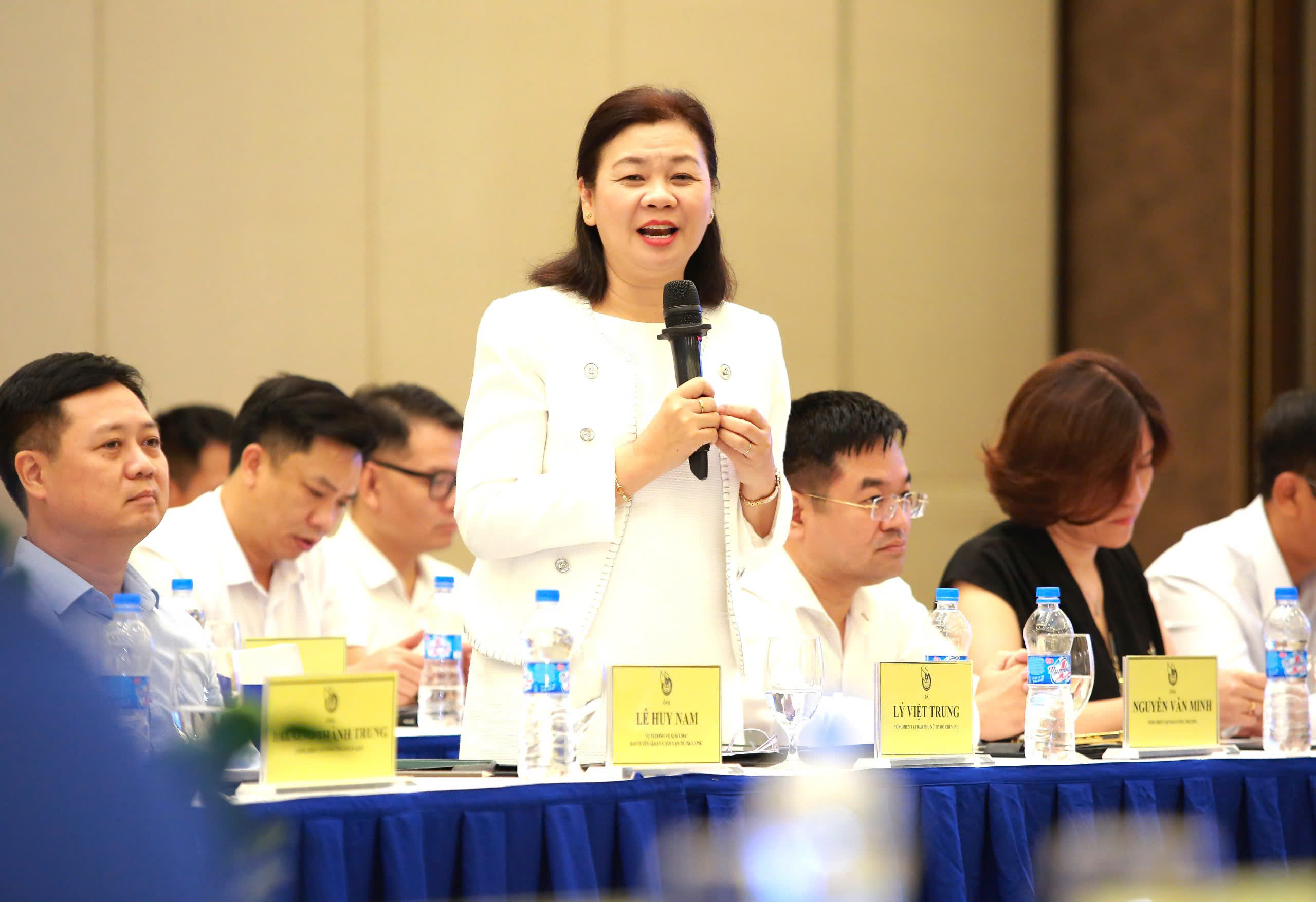 Diễn đàn Tổng biên tập 2025: Chuyển đổi số không chỉ là yêu cầu mà là sự sống còn đối với báo chí- Ảnh 7. Diễn đàn Tổng biên tập 2025: Chuyển đổi số không chỉ là yêu cầu mà là sự sống còn đối với báo chí- Ảnh 7.
