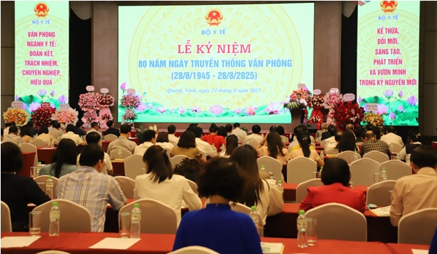 80 năm Ngày truyền thống Văn phòng ngành Y tế: Vinh danh những đóng góp thầm lặng- Ảnh 1. 80 năm Ngày truyền thống Văn phòng ngành Y tế: Vinh danh những đóng góp thầm lặng- Ảnh 1.