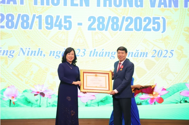 80 năm Ngày truyền thống Văn phòng ngành Y tế: Vinh danh những đóng góp thầm lặng- Ảnh 2. 80 năm Ngày truyền thống Văn phòng ngành Y tế: Vinh danh những đóng góp thầm lặng- Ảnh 2.