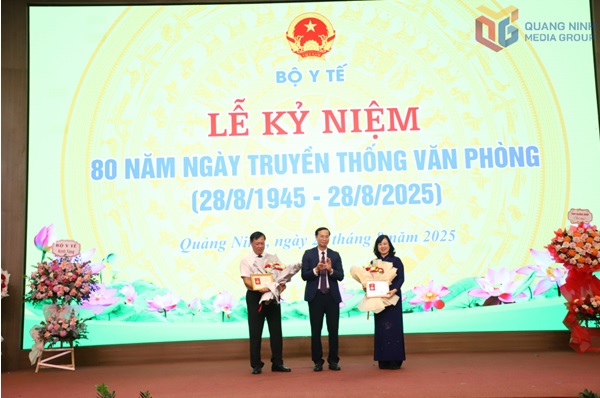 80 năm Ngày truyền thống Văn phòng ngành Y tế: Vinh danh những đóng góp thầm lặng- Ảnh 4. 80 năm Ngày truyền thống Văn phòng ngành Y tế: Vinh danh những đóng góp thầm lặng- Ảnh 4.