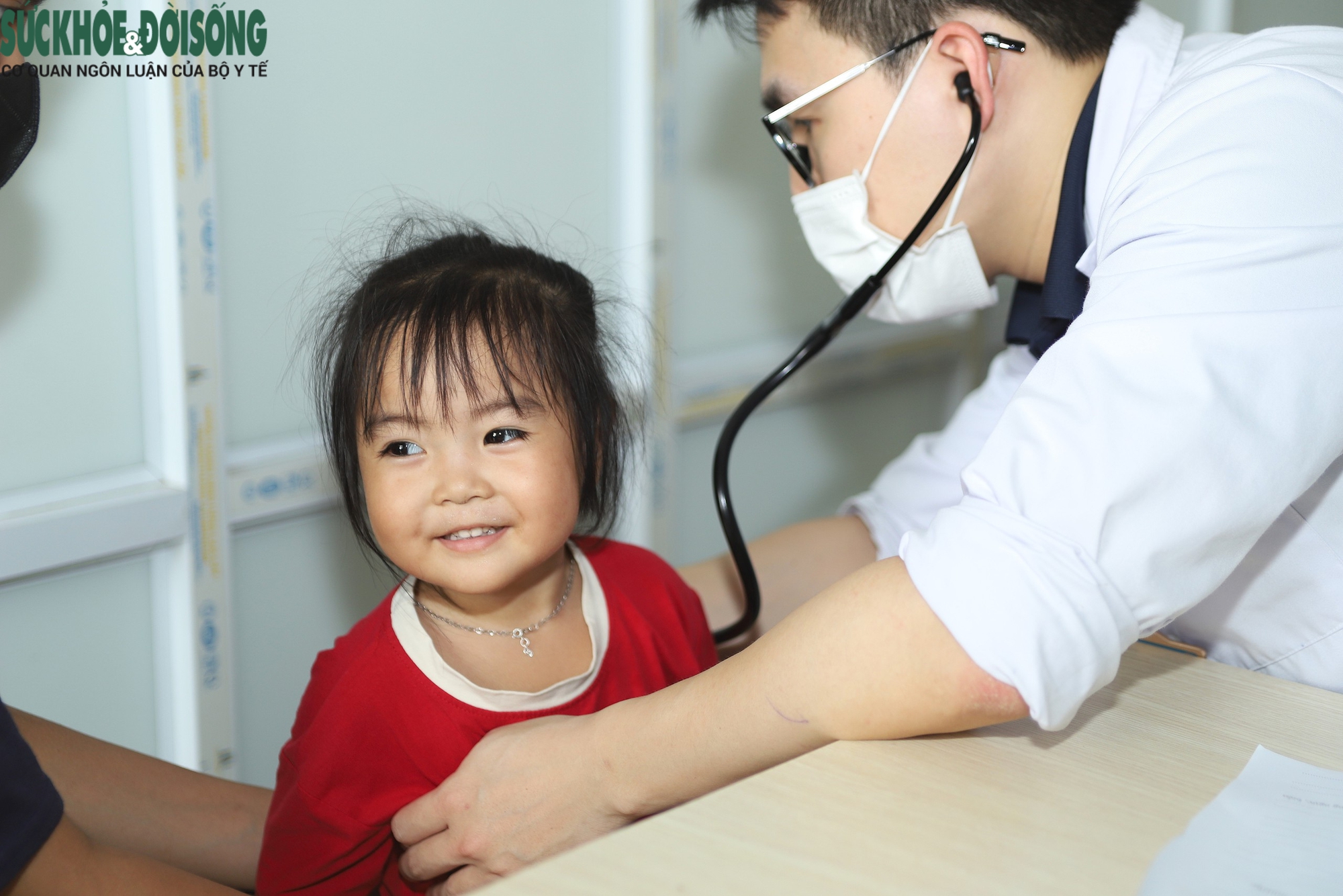 Hơn 1.260 trẻ em xã đảo Minh Châu được khám sức khỏe miễn phí trước năm học mới- Ảnh 2. Hơn 1.260 trẻ em xã đảo Minh Châu được khám sức khỏe miễn phí trước năm học mới- Ảnh 2.